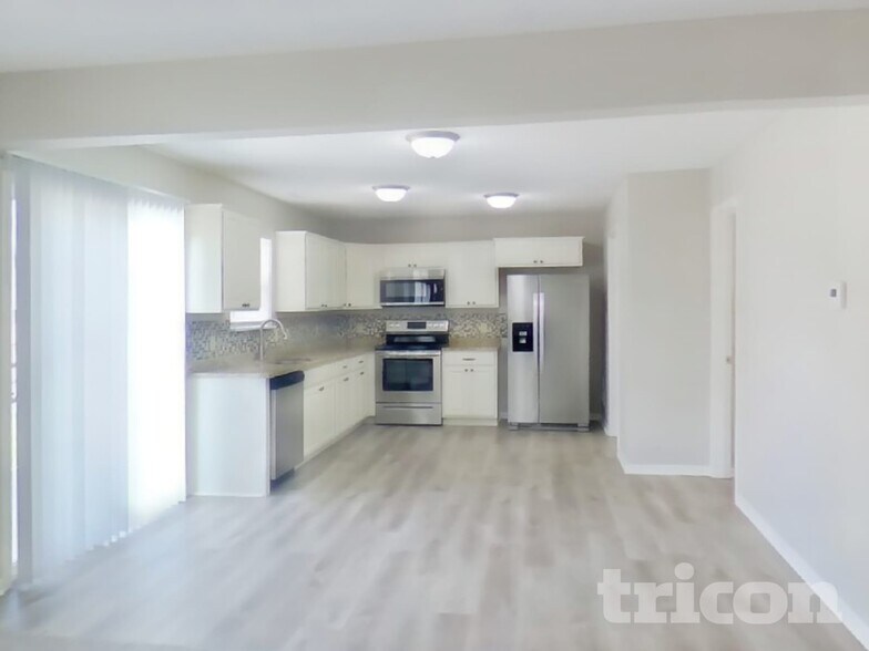 Building Photo - 8243 S Rising Sun Dr