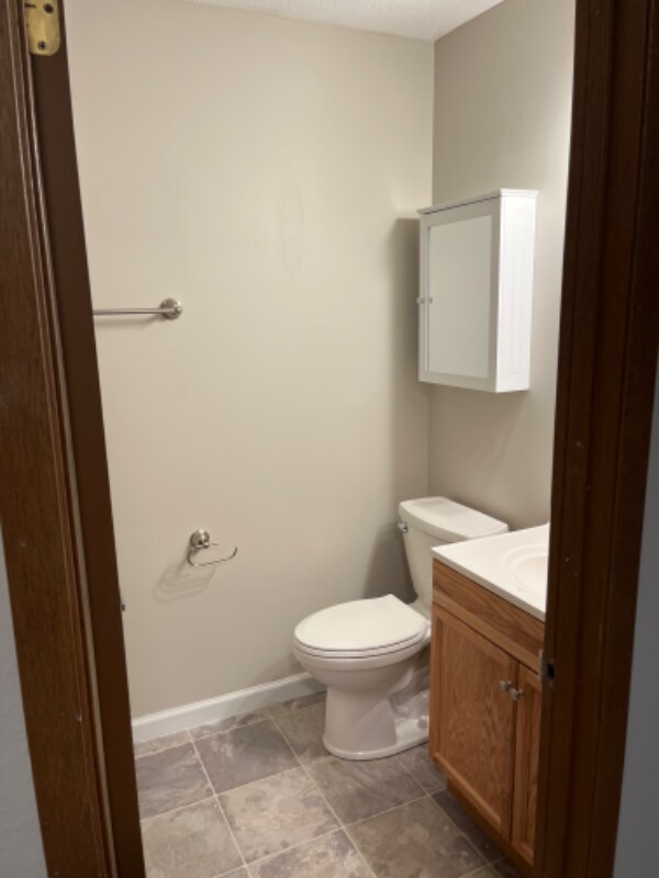 Building Photo - 128 White Pine Ave