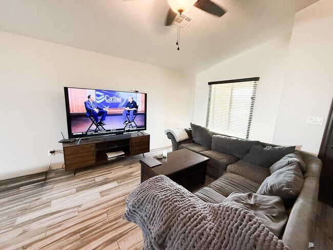 Building Photo - 4168 S Hinckley Dr