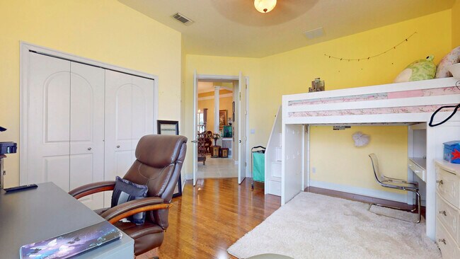 Building Photo - 885 SW Grand Reserves Blvd