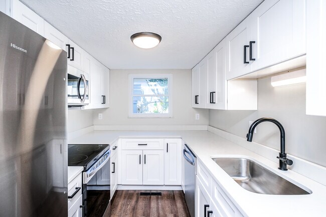 Building Photo - 886 Linworth Road East