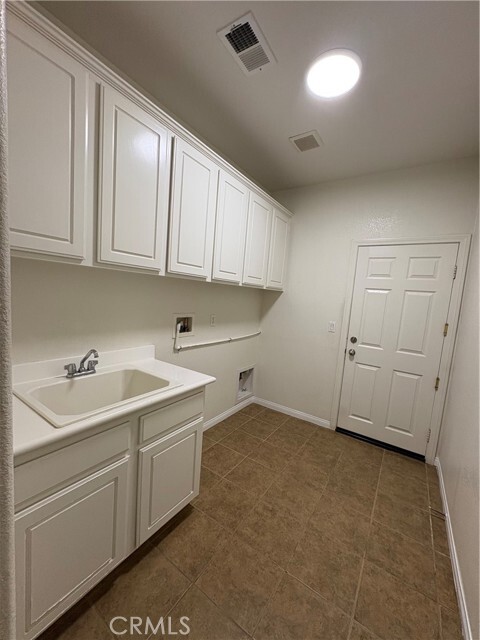 Building Photo - 6694 Black Forest Dr