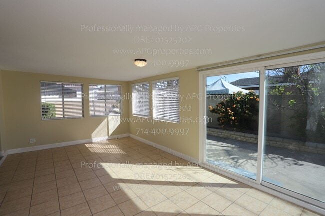 Building Photo - 722 S Hacienda St