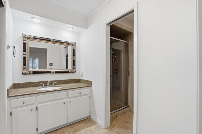 Building Photo - Amazing in Arlington