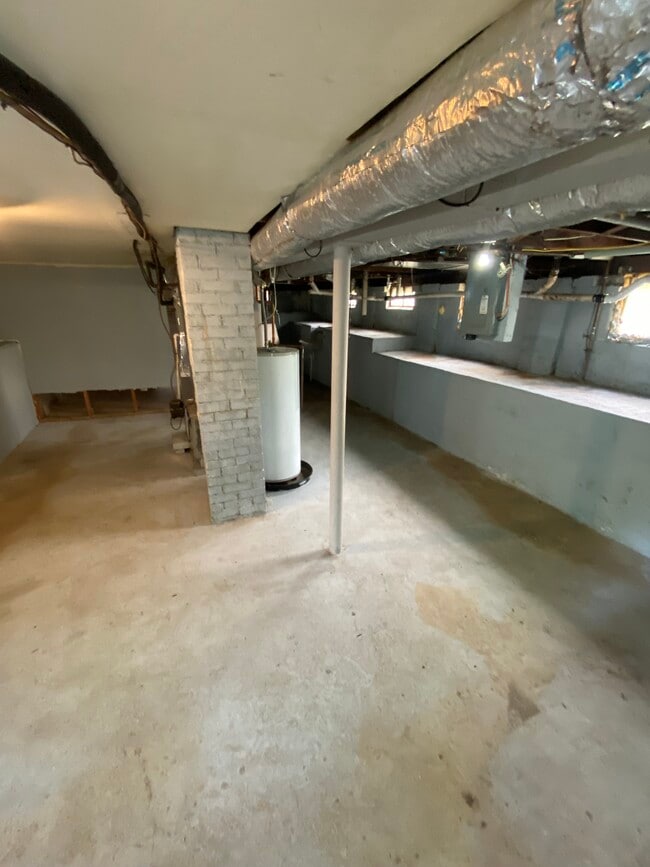 Building Photo - 1502 Debow St