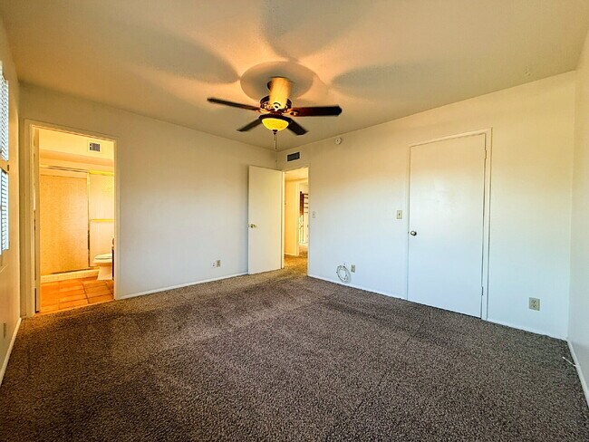 Building Photo - "Charming 3-Bedroom Oasis in Goodyear - Sp...