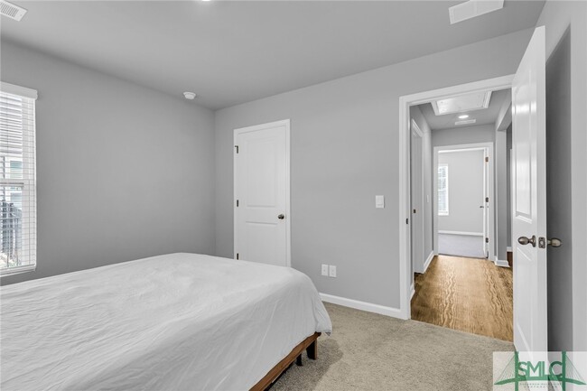 Building Photo - 216 Skylark Rd