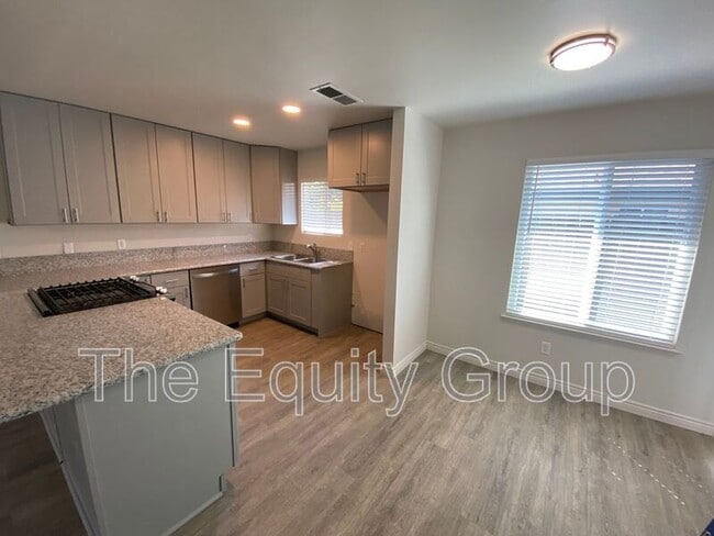 Building Photo - 5716 W Robinwood Ave