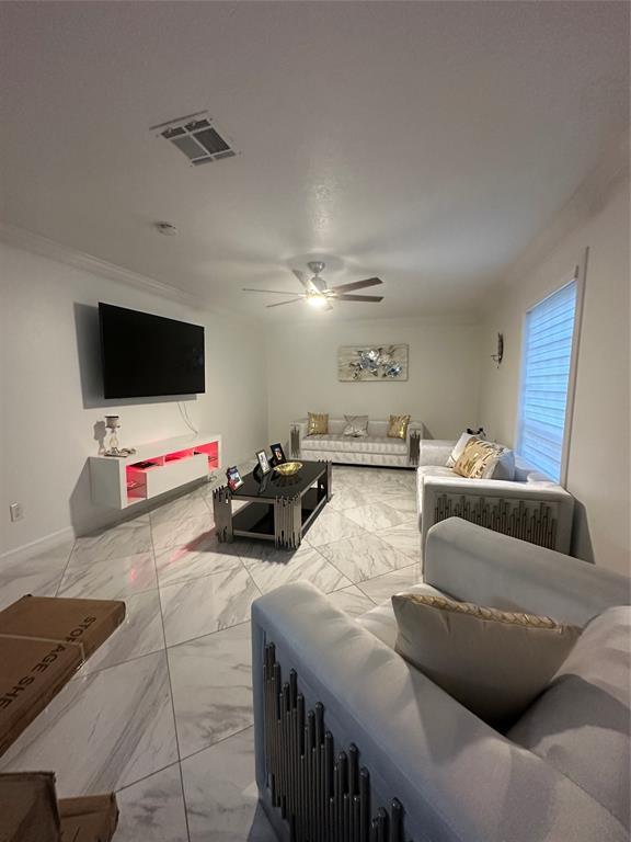 Building Photo - 1111 Doral Ln