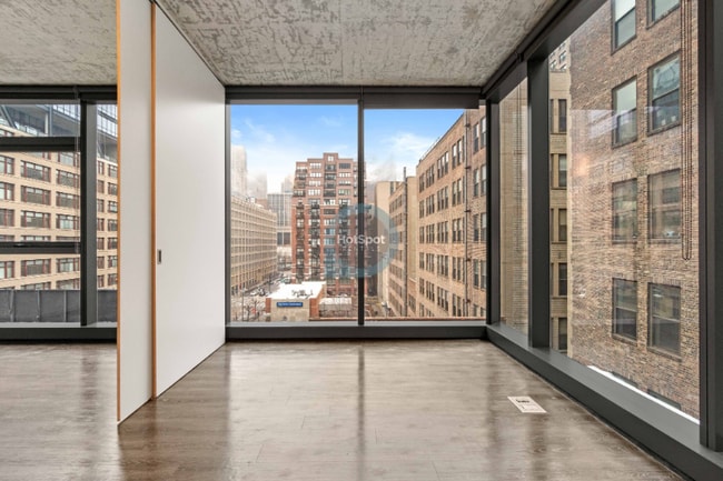 Building Photo - 725 S Clark St