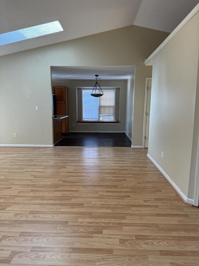 Building Photo - Charming 3-Bedroom, 2-Bathroom Home for Rent – Perfect for Comfortable Living!