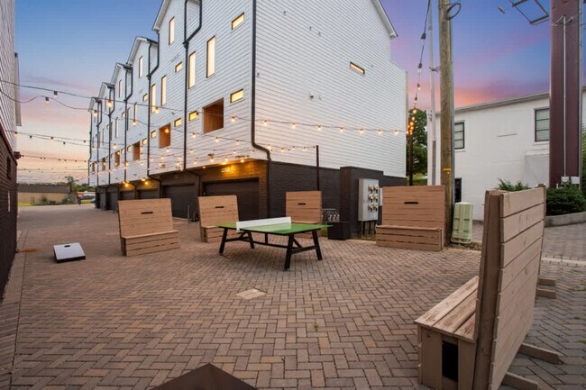 Building Photo - 1712 8th Ave S