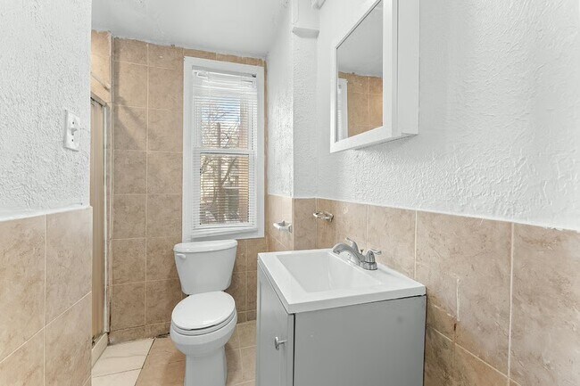 Building Photo - 8 Everett St