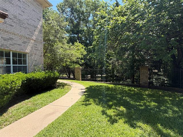 Building Photo - 2108 Lakeforest Dr