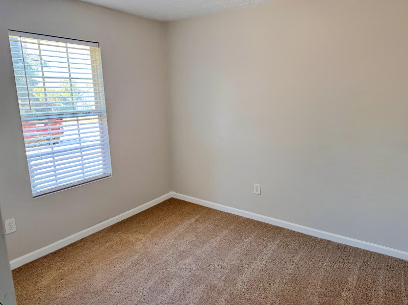 Building Photo - 598 Elle's Wy