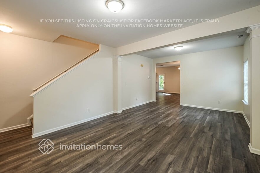 Building Photo - 2204 Golden Larch Ln
