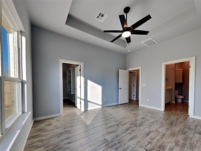 Building Photo - 312 W 3rd St