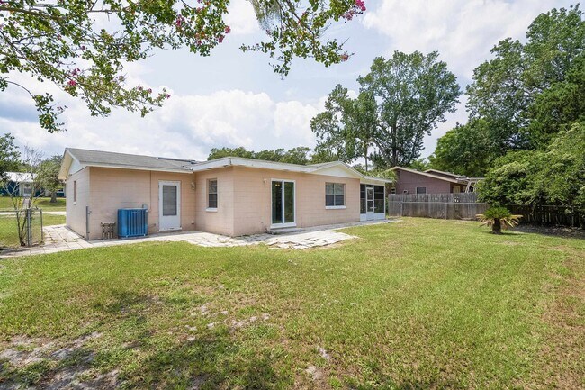 Building Photo - 1040 Dorado Dr