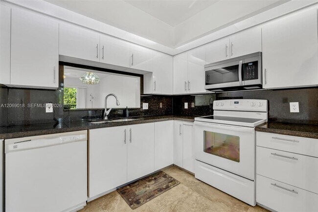 Building Photo - 12651 SW 16th Ct
