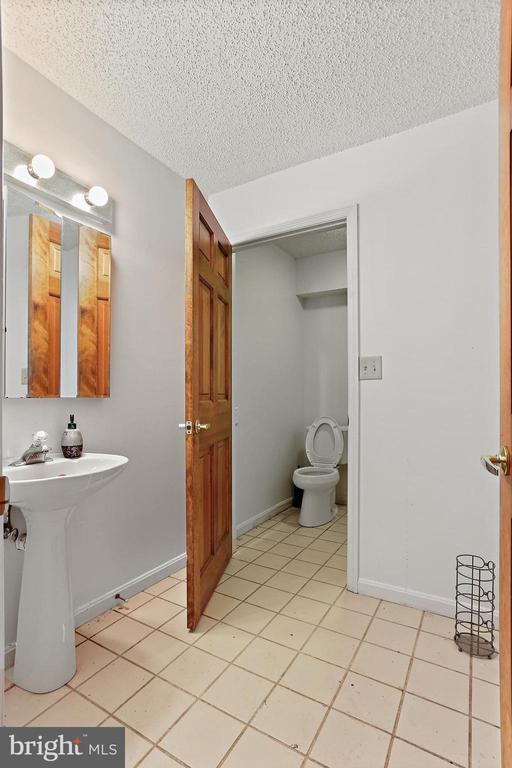 Building Photo - 12624 Golden Oak Dr