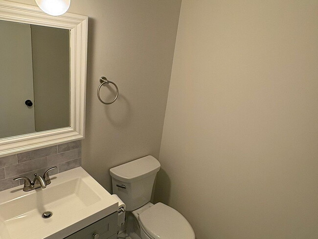 Building Photo - 410 Sunnybrook Ln