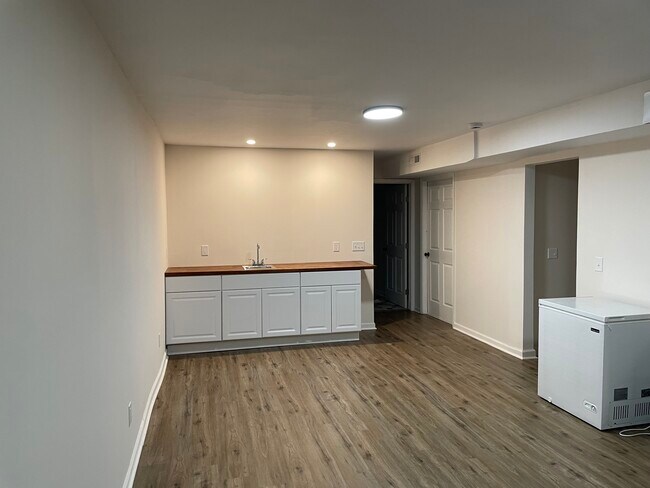 Building Photo - 6101 Morning Glory Dr