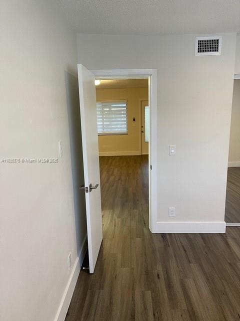 Building Photo - 541 Blue Heron Dr