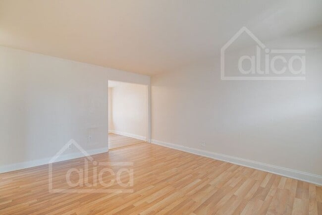 Building Photo - 801 N Sapodilla Ave