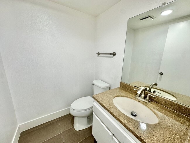 Building Photo - Remodeled  2 Bedroom Condo Near SDSU!!