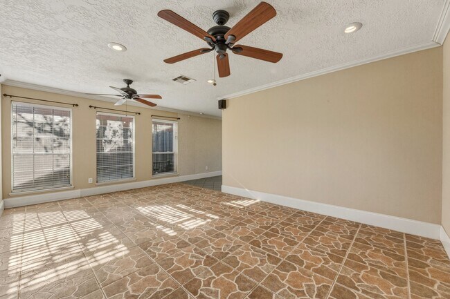 Building Photo - 5211 Court Rd