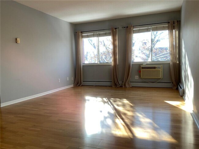 Building Photo - 520 Ridgewood Ave