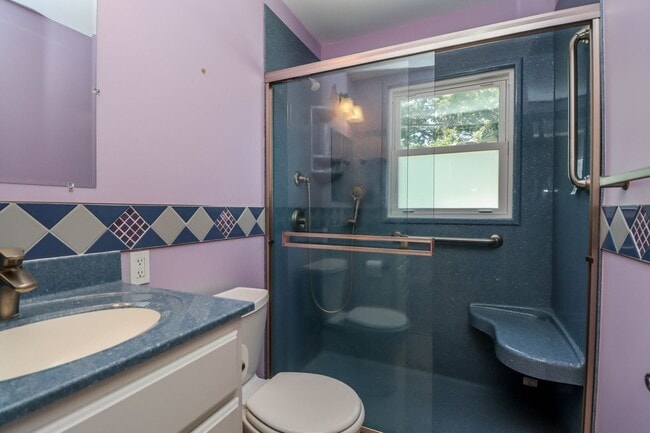 Building Photo - 3 bedroom home located in Russel Blvd School district!