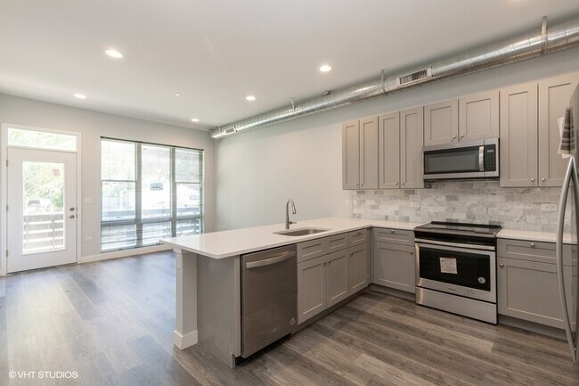 Building Photo - 8917 Grant Ave