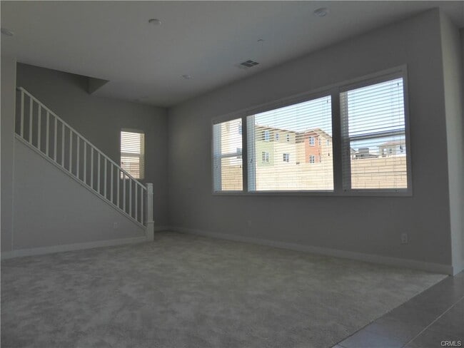 Building Photo - 652 Athos