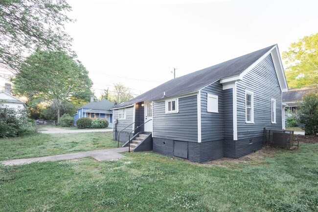 Building Photo - Modern 2BR Upgrade Near Downtown – Move-In Ready + $500 Off!