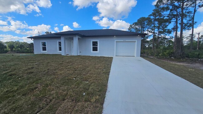Building Photo - 2913 Connie Ave N