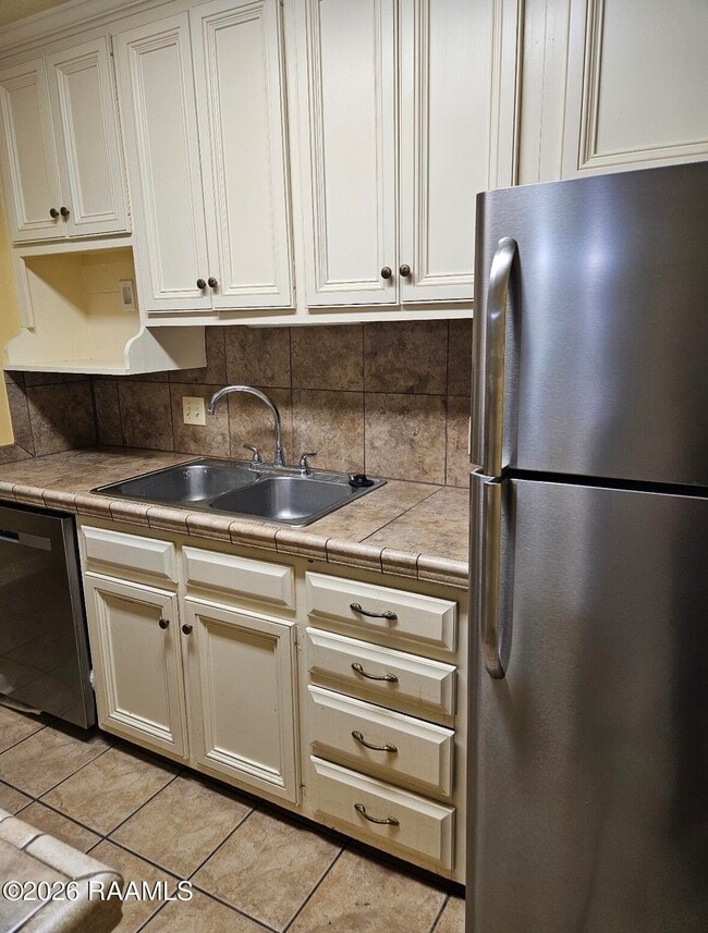 Building Photo - 220 Doucet Rd