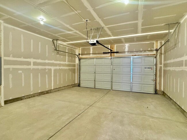 Building Photo - 667 Switchgrass Wy