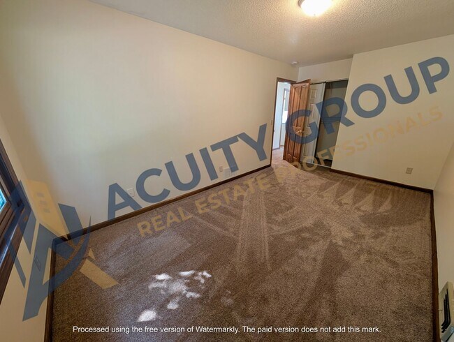 Building Photo - Elm Creek Park adjacent Large 2+BR House For Rent