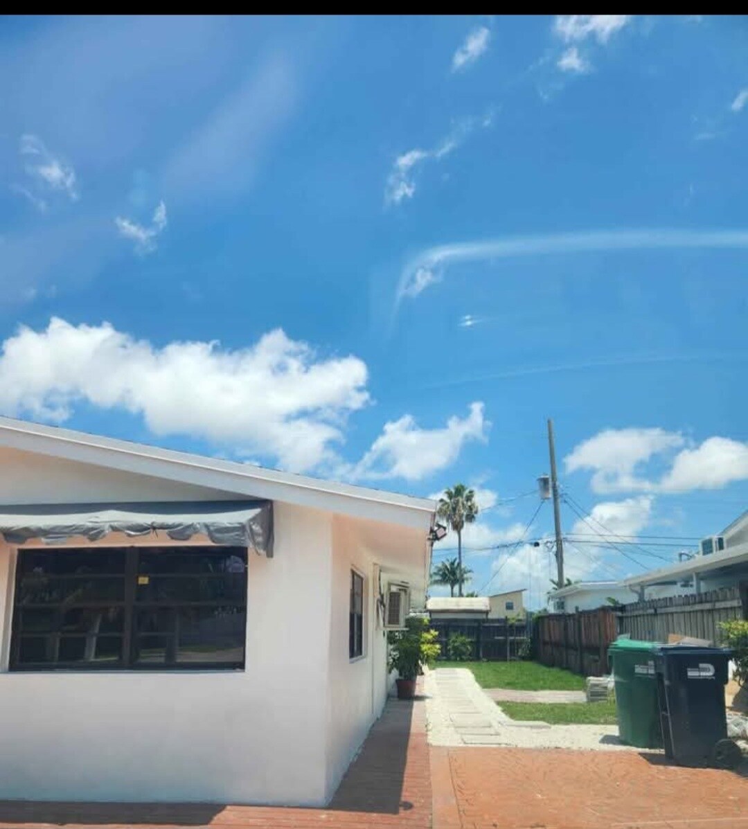 Building Photo - 3301 SW 97th Ave