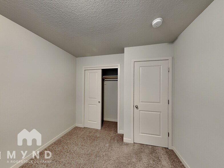 Building Photo - 118 N 43rd Pl