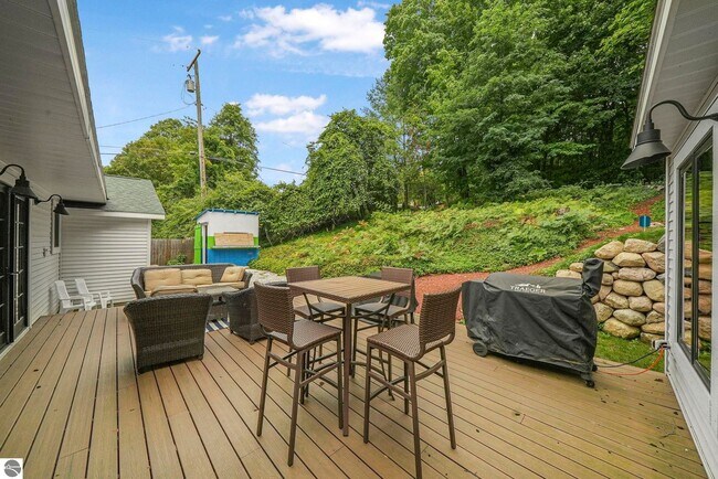 Building Photo - Late Summer Furnished Executive Extended Stay Rental on Old Mission Peninsula