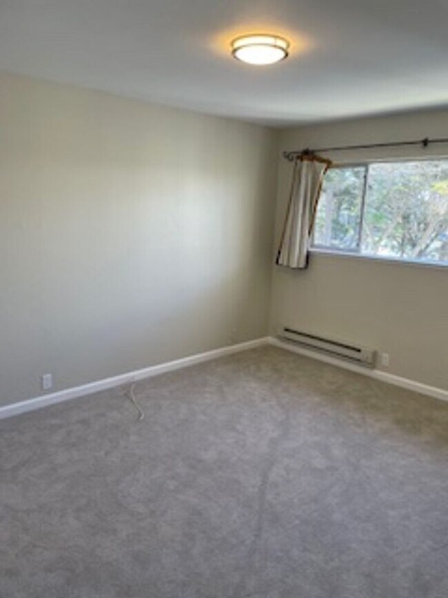 Building Photo - Beautiful Condo with views from Mt. Olympus!