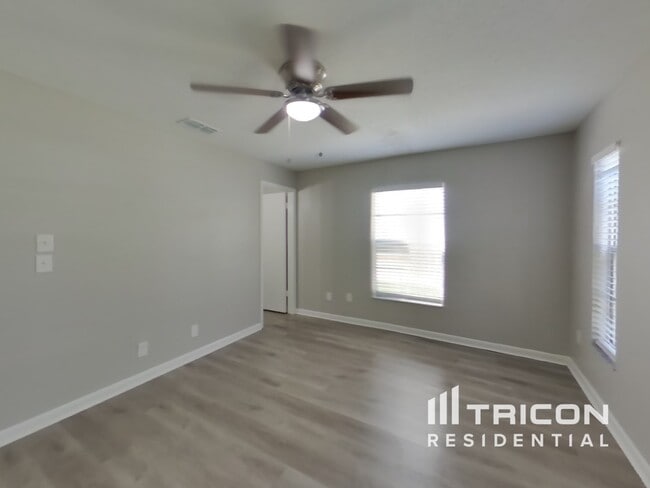 Building Photo - 13912 Henson Cir