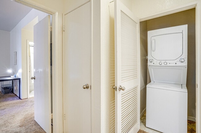 Building Photo - 3641 West Ct