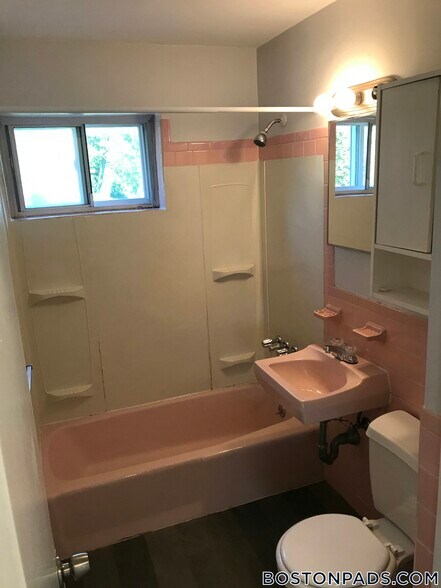Building Photo - 5 Waldemar Ave
