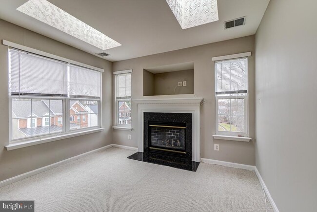 Building Photo - 6160 Cinnamon Ct