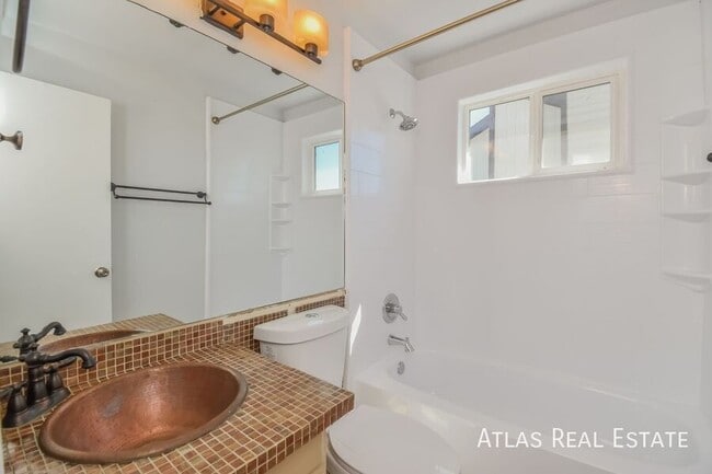 Building Photo - 3724 Adirondack Dr