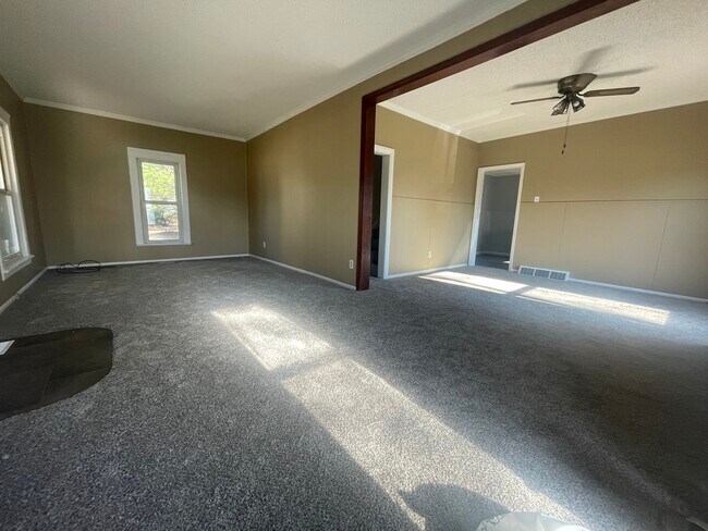 Building Photo - 1551 Crayton Ave