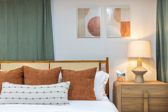 Building Photo - 831 Patchett St